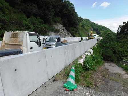 九州横断道路肩用剛性防護柵