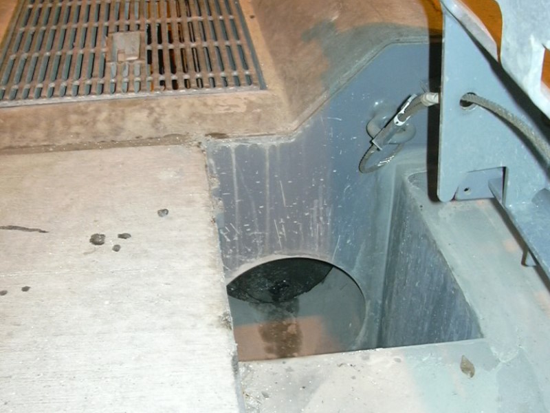 シールドトンネルでの円型水路の施工例