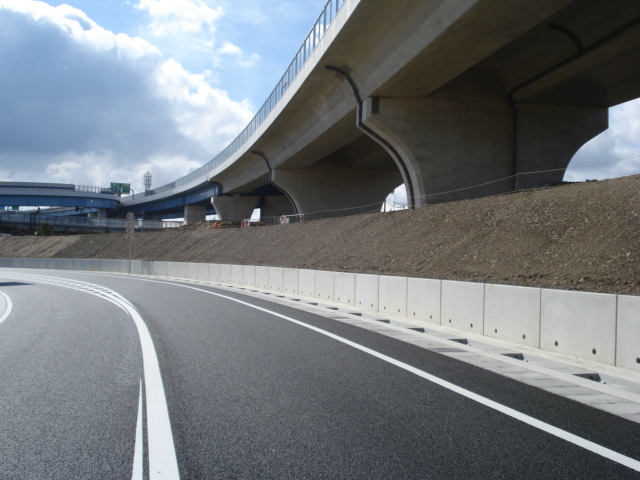 道路擁壁でのＬ型擁壁の施工例