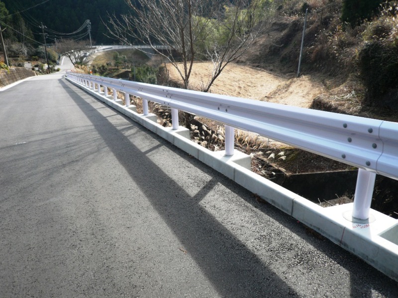 張出式道路拡幅工法(ロードプラス)の施工例
